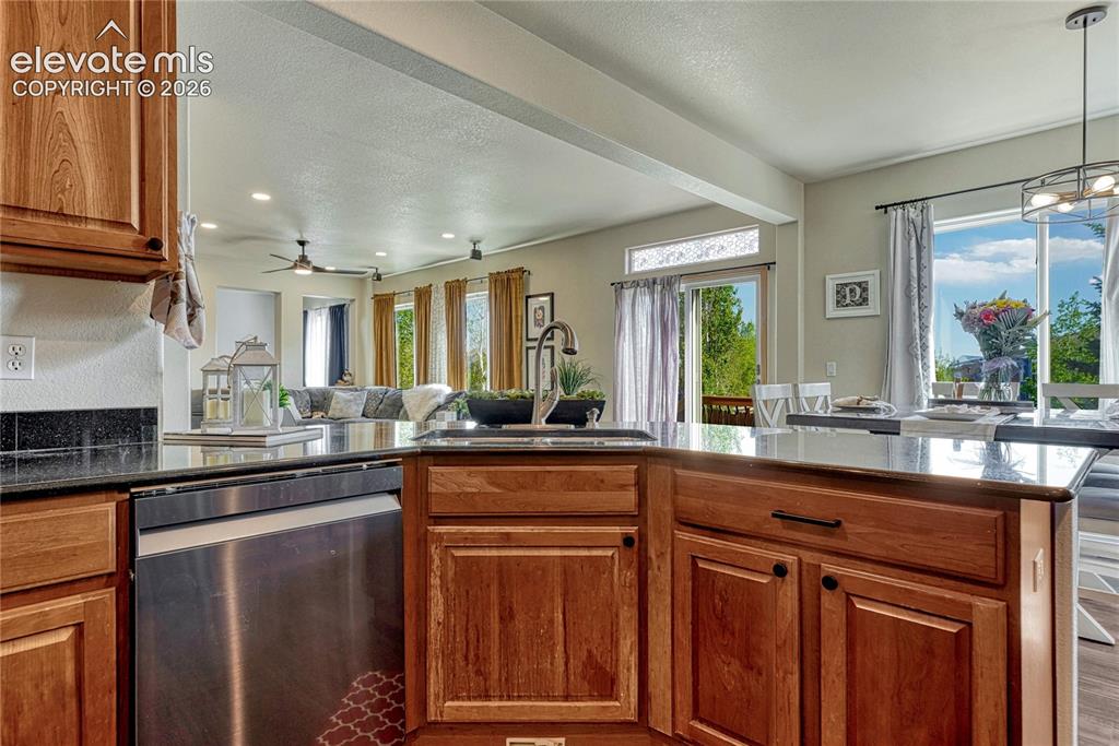 Image 11 of 50: Kitchen