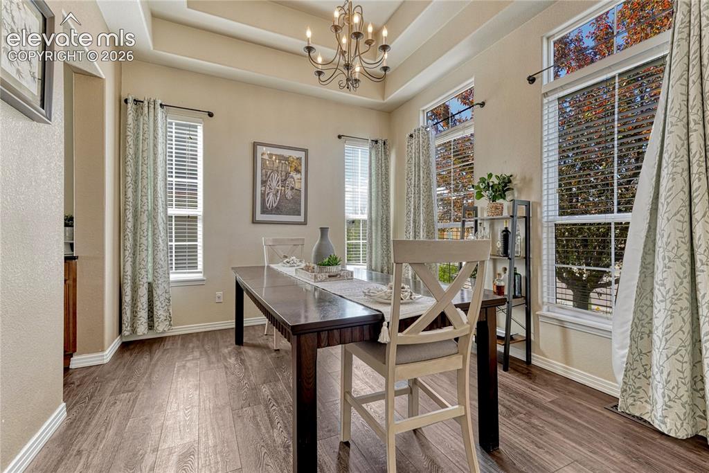 Image 14 of 50: Dining Area