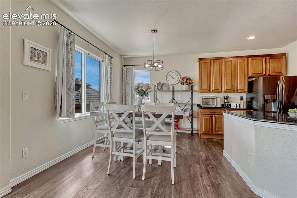 Image 8 of 50: Dining Area