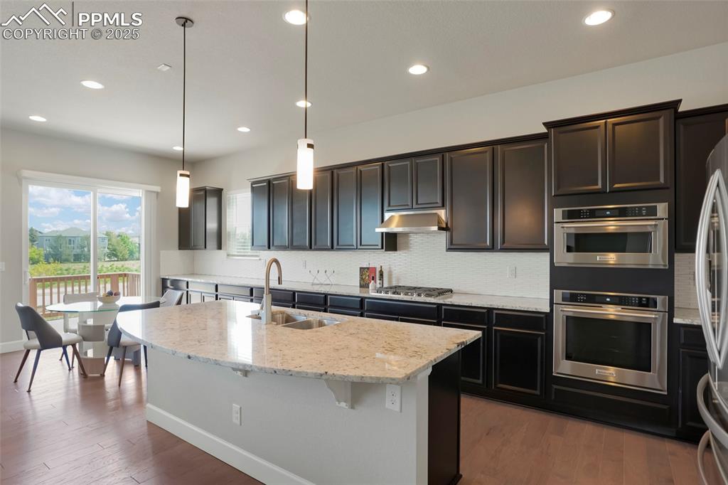 Image 10 of 39: Kitchen