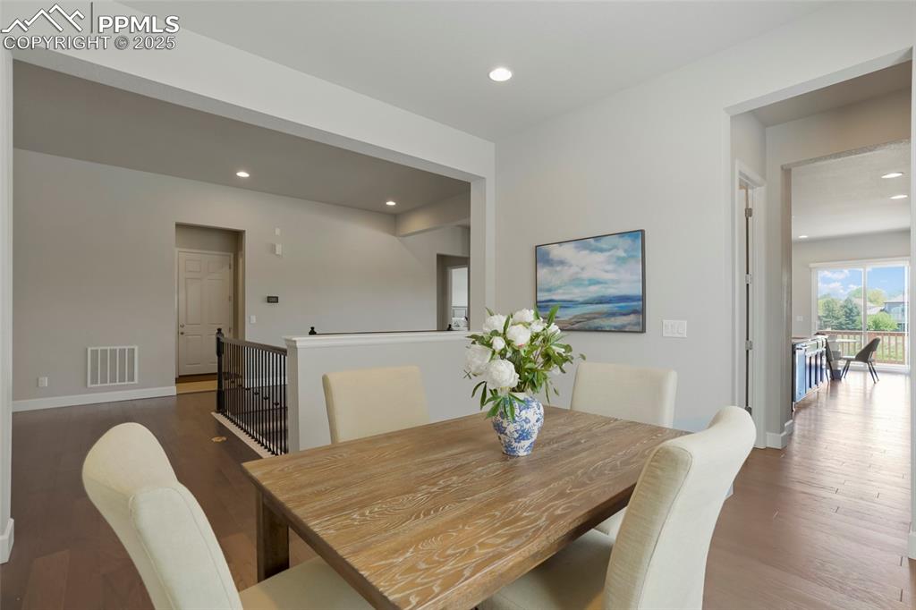 Image 15 of 39: Dining Area