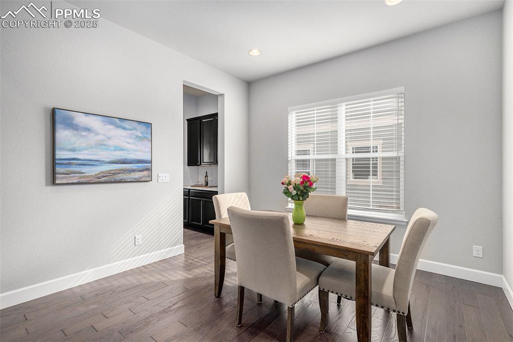 Image 16 of 39: Dining Area