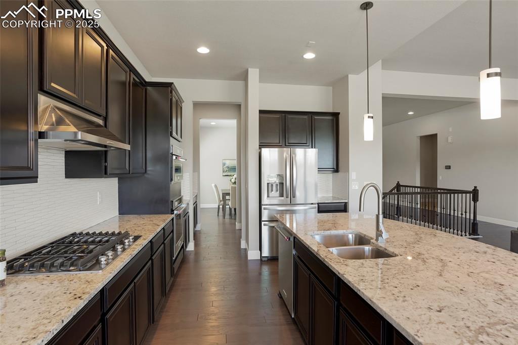 Image 9 of 39: Kitchen