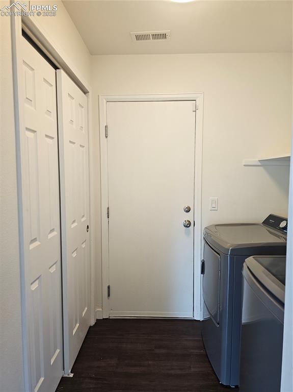 Image 18 of 50: Laundry