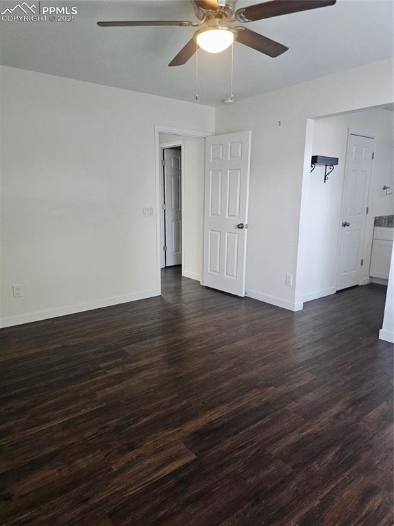 Image 29 of 50: Living Room