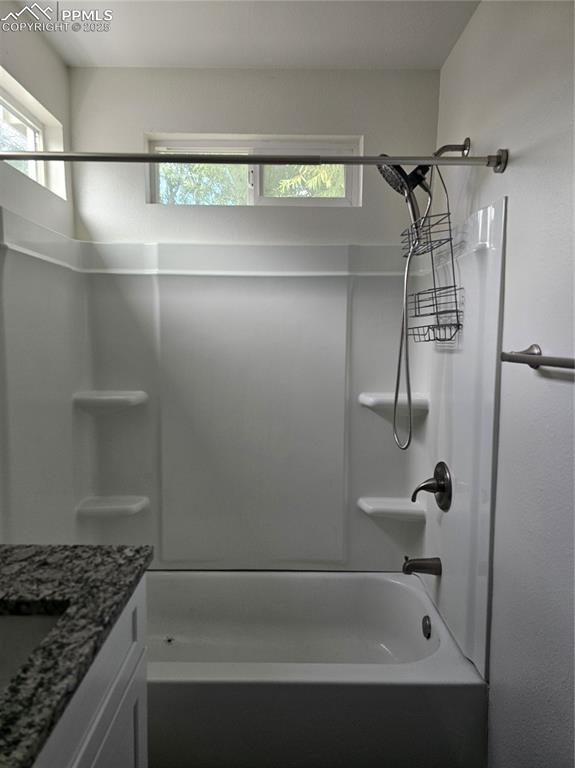 Image 34 of 50: Bathroom