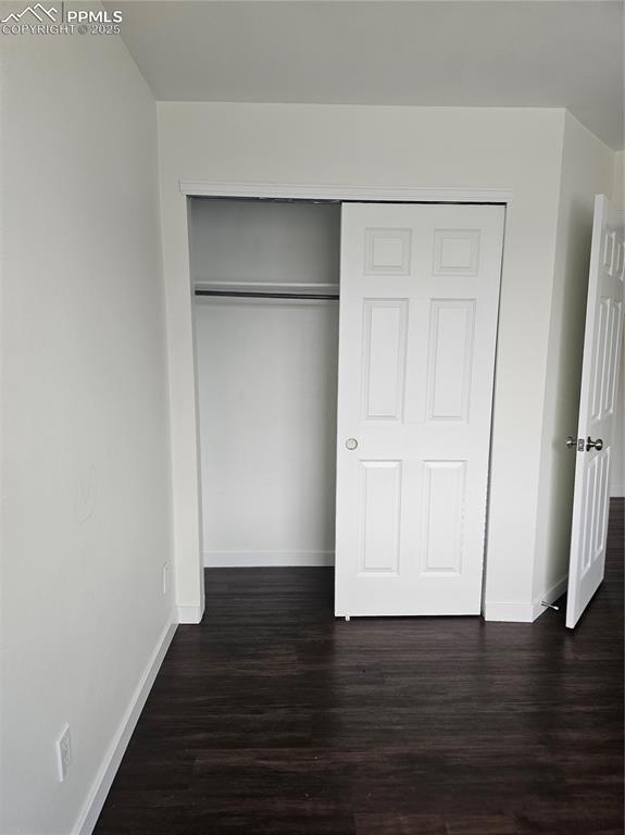 Image 37 of 50: Bedroom