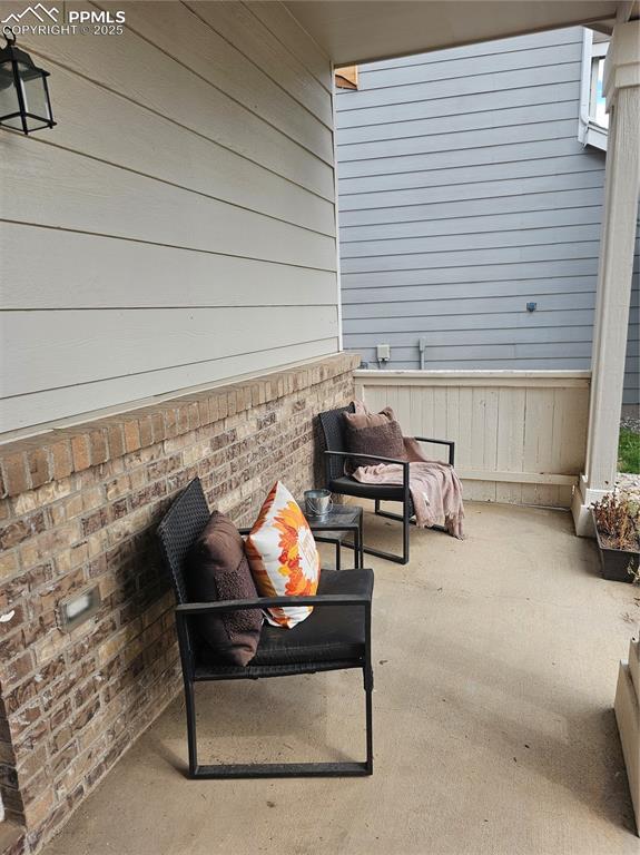 Image 4 of 50: Patio