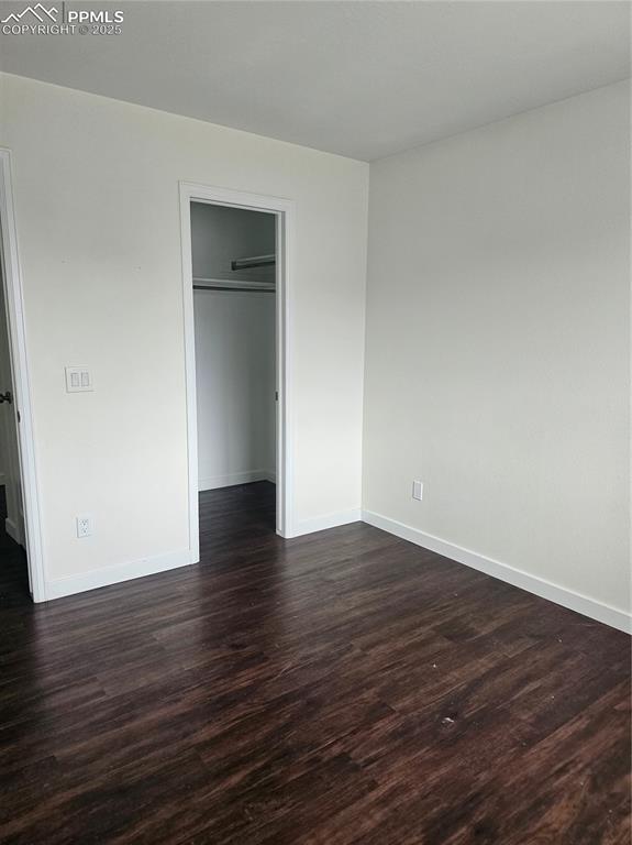 Image 40 of 50: Bedroom