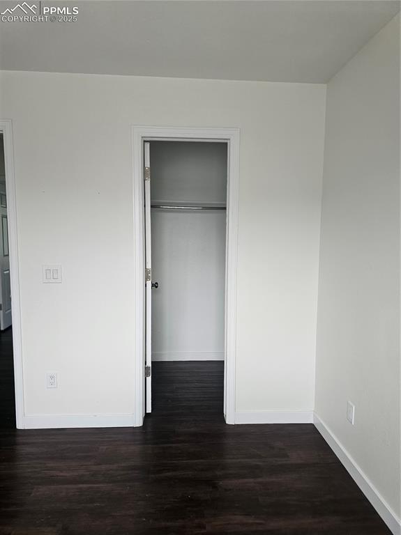 Image 41 of 50: Bedroom