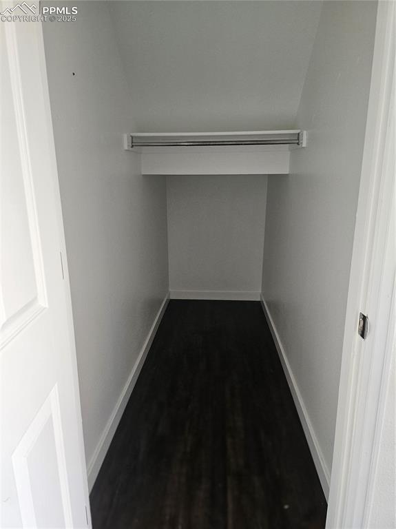 Image 8 of 50: Closet