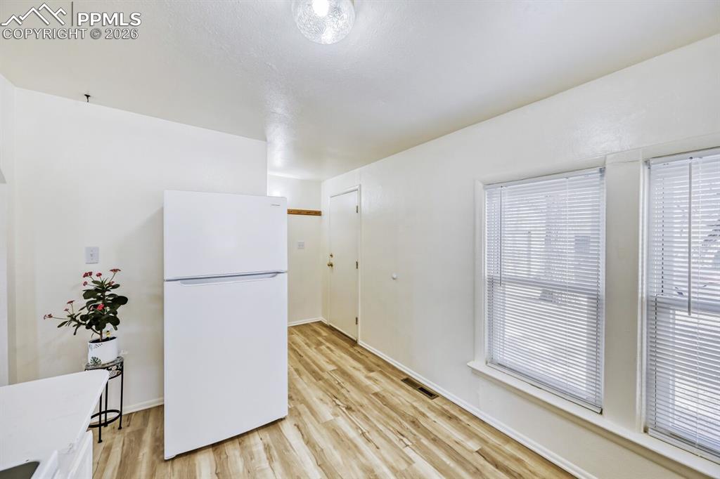 Image 13 of 30: Kitchen