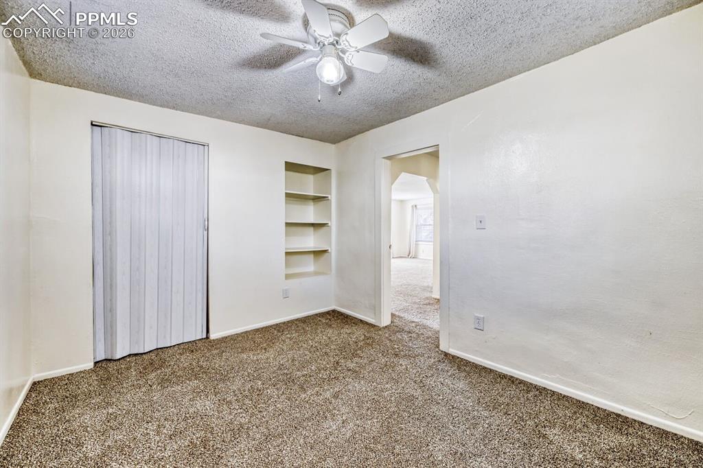 Image 16 of 30: Bedroom