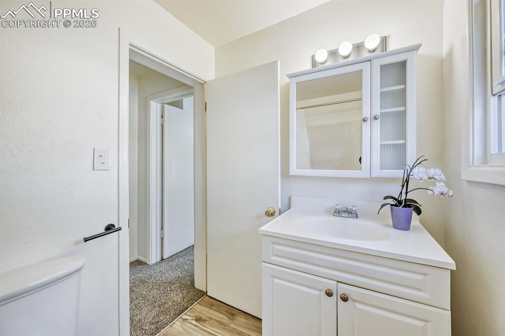 Image 21 of 30: Bathroom