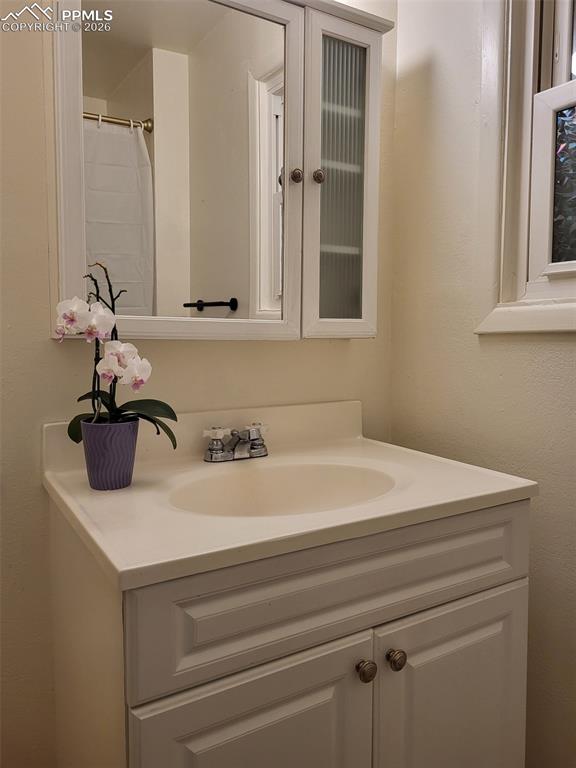 Image 22 of 30: Bathroom