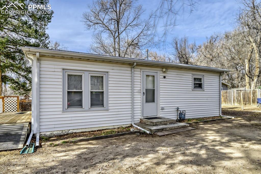 Image 23 of 30: Back of Structure