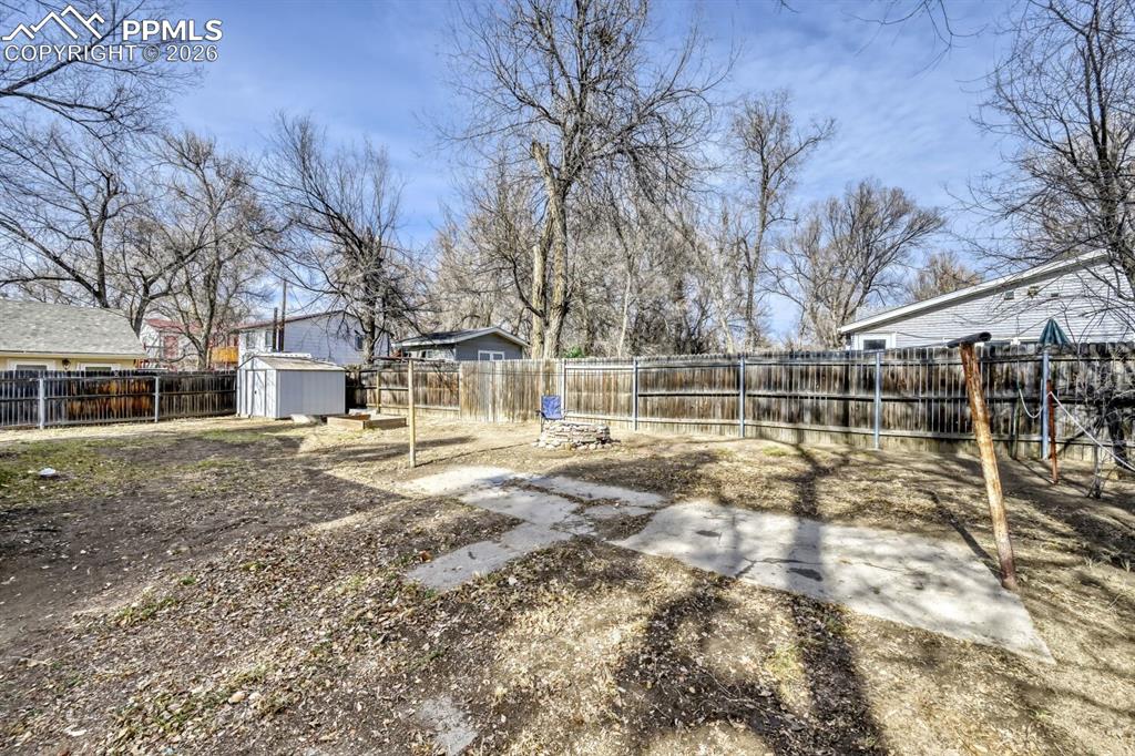 Image 24 of 30: Space for garden or garage