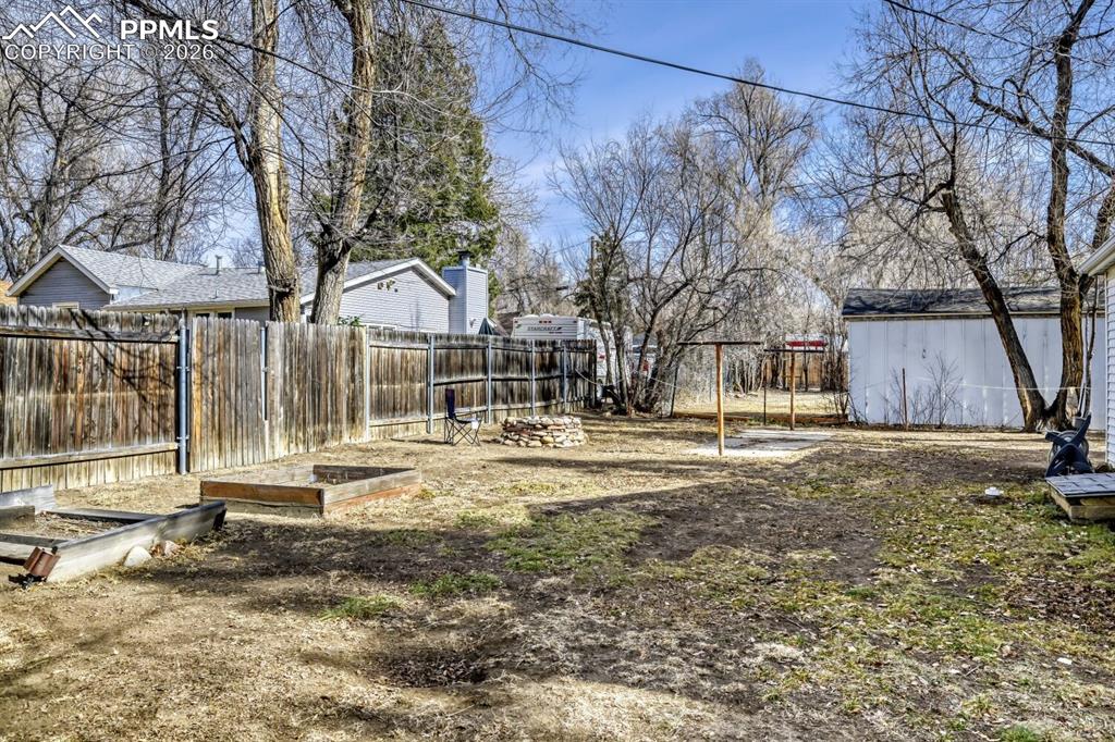 Image 27 of 30: Yard