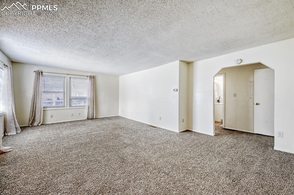 Image 6 of 30: Lots of natural light