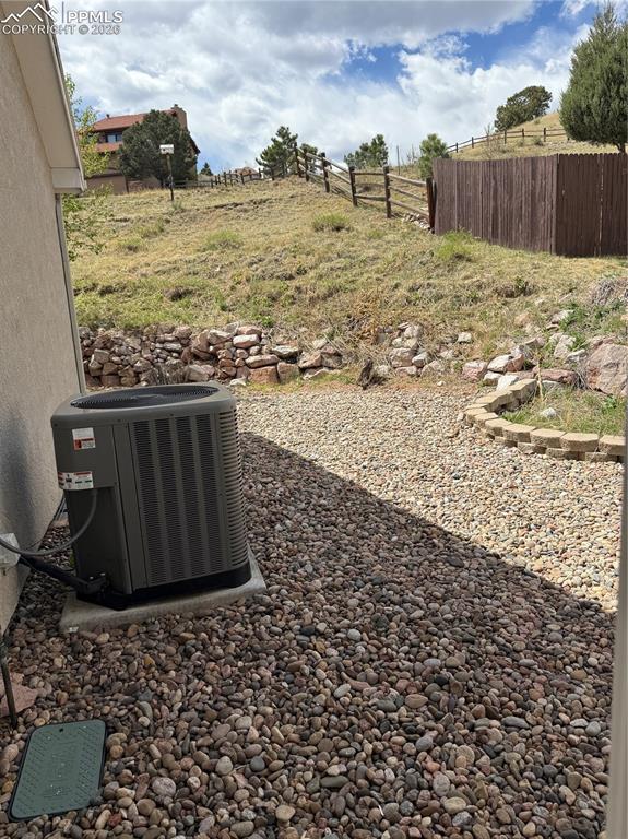 Image 20 of 24: Yard