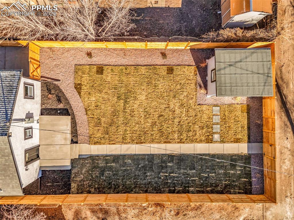 Image 32 of 39: Detailed view