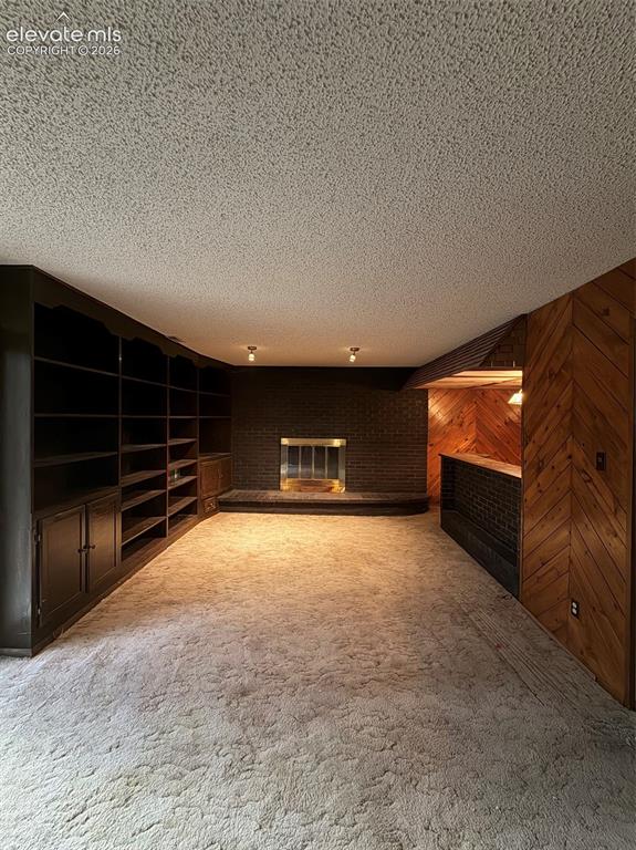 Image 11 of 25: Living Room