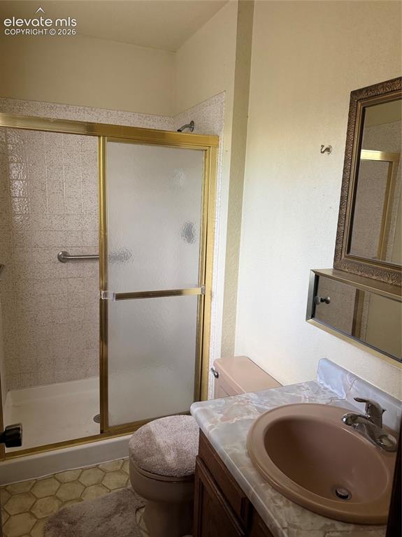 Image 14 of 25: Bathroom