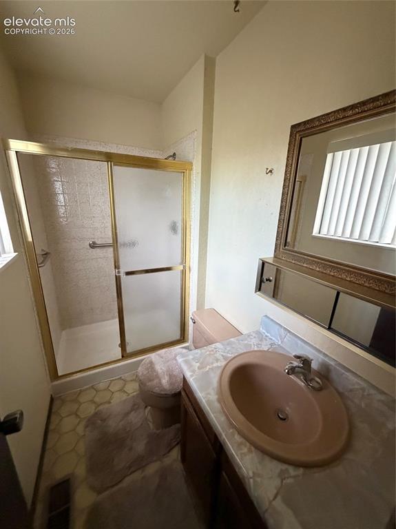 Image 15 of 25: Bathroom