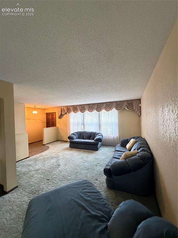 Image 7 of 25: Living Room