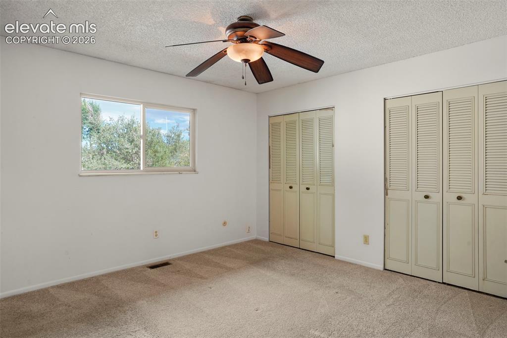 Image 12 of 27: Bedroom