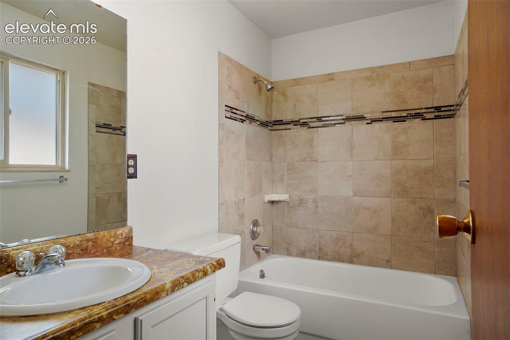 Image 13 of 27: Bathroom