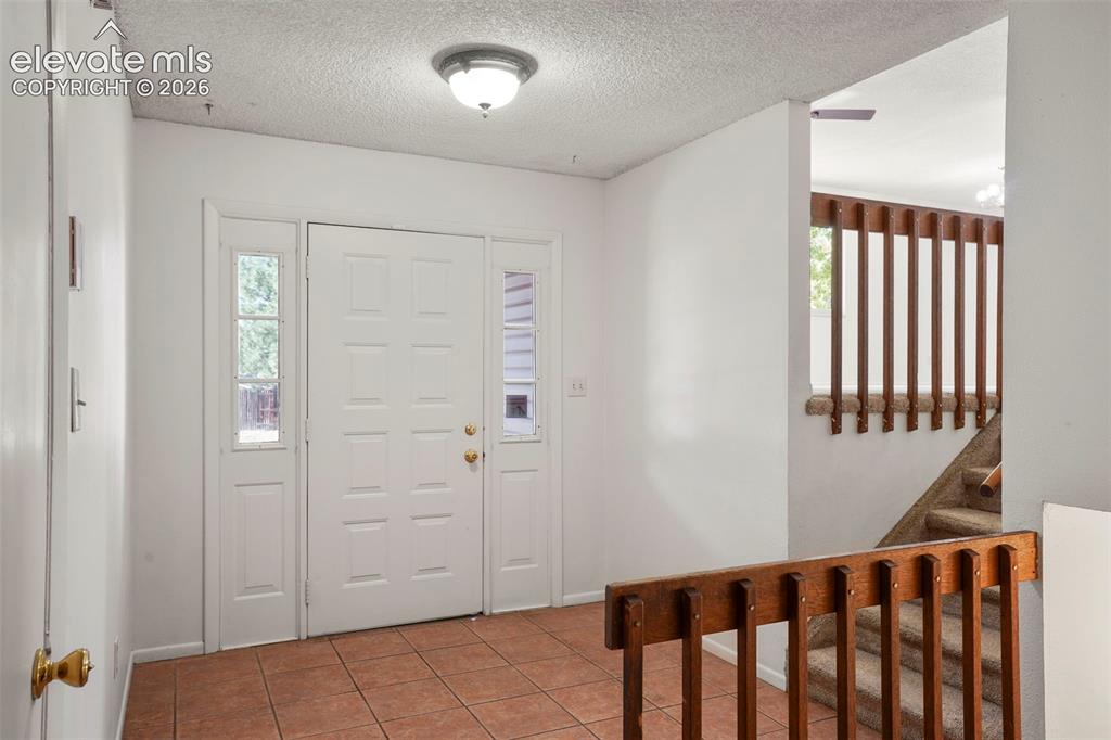 Image 16 of 27: Entry