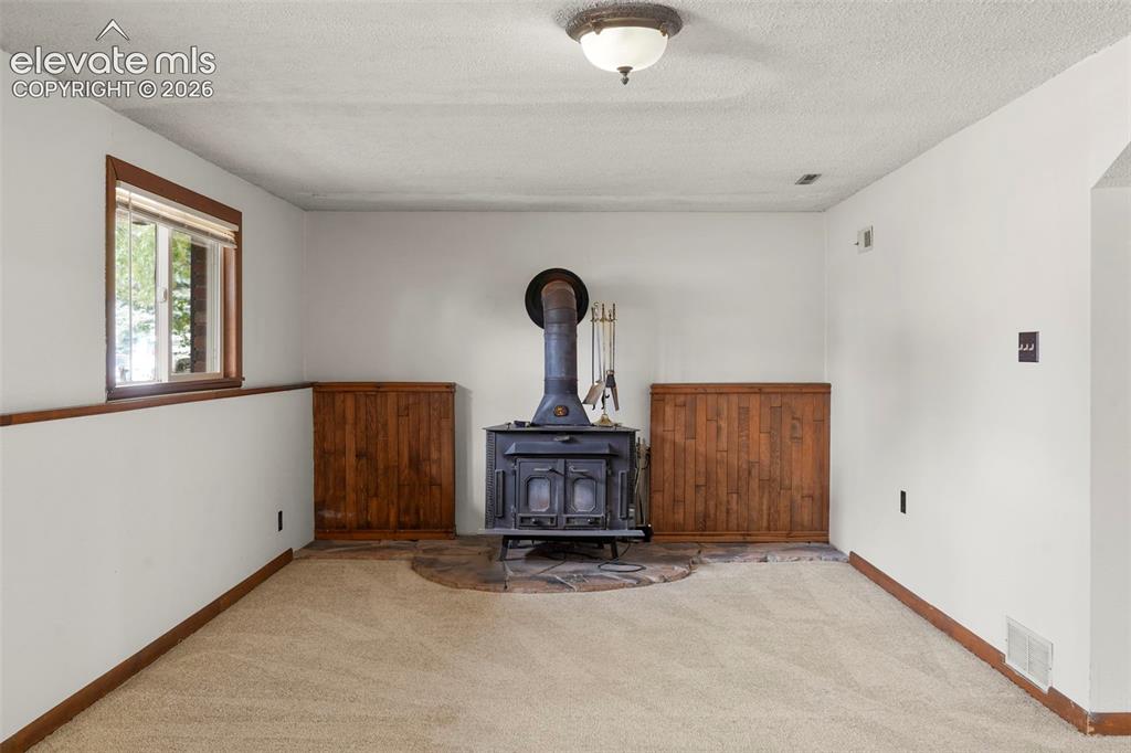 Image 17 of 27: Living Room