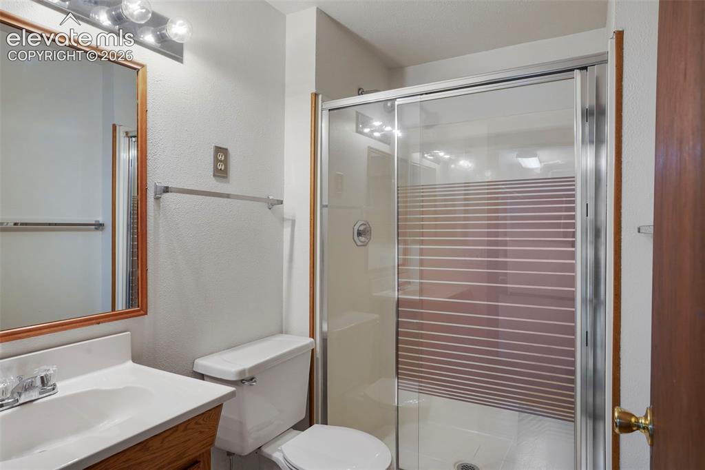 Image 22 of 27: Bathroom