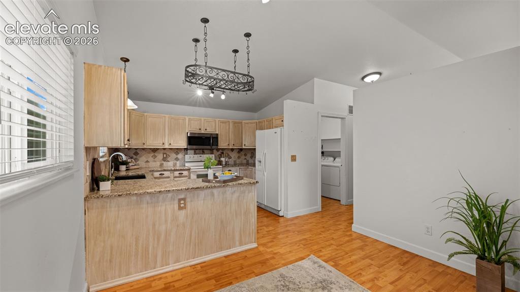 Image 10 of 43: Kitchen
