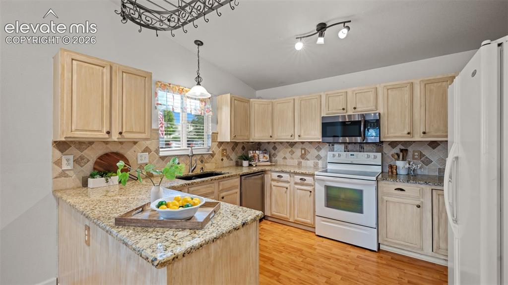 Image 11 of 43: Kitchen