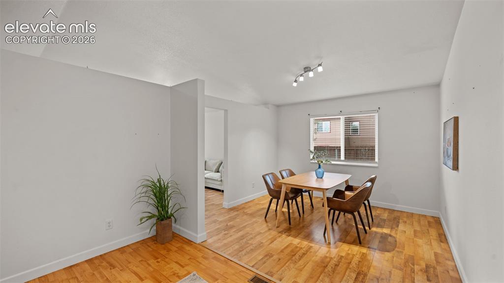Image 14 of 43: Dining Area