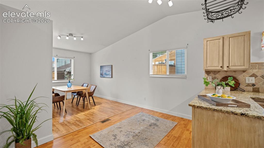 Image 15 of 43: Dining Area