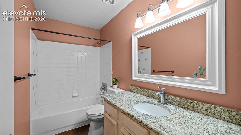 Image 19 of 43: Bathroom