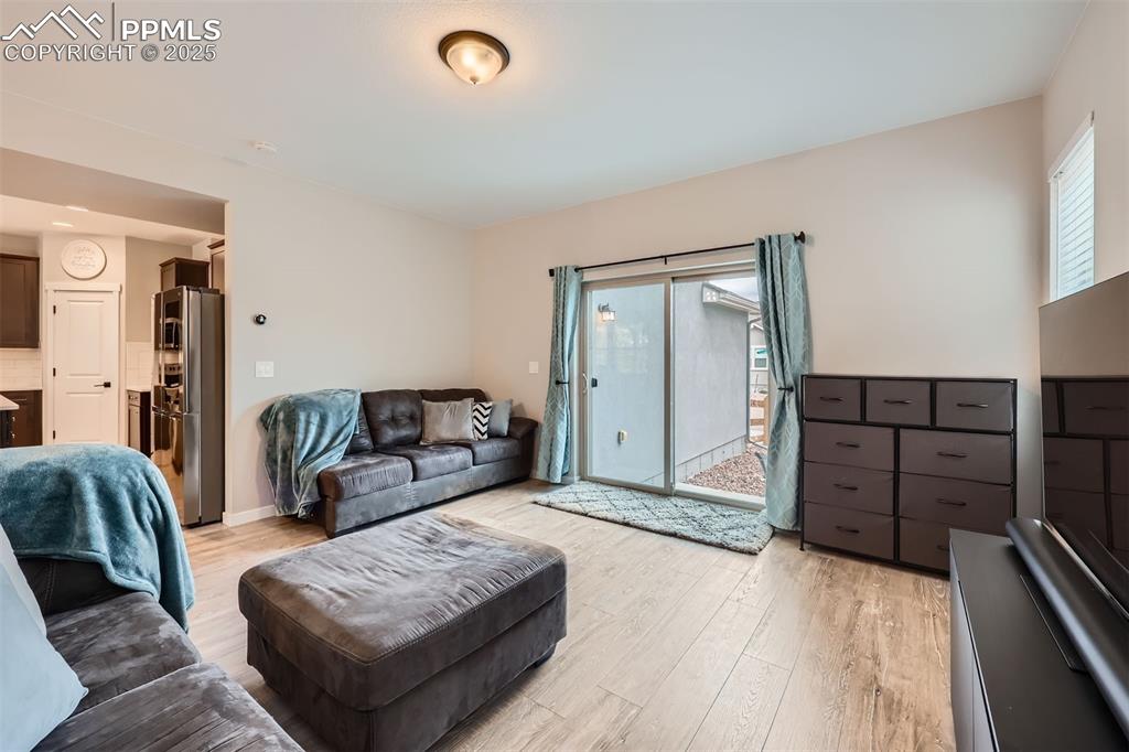 Image 12 of 46: Open floorplan, excellent for entertaining.