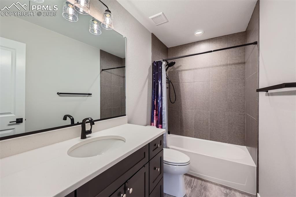 Image 24 of 46: Full bath in hall on upper level
