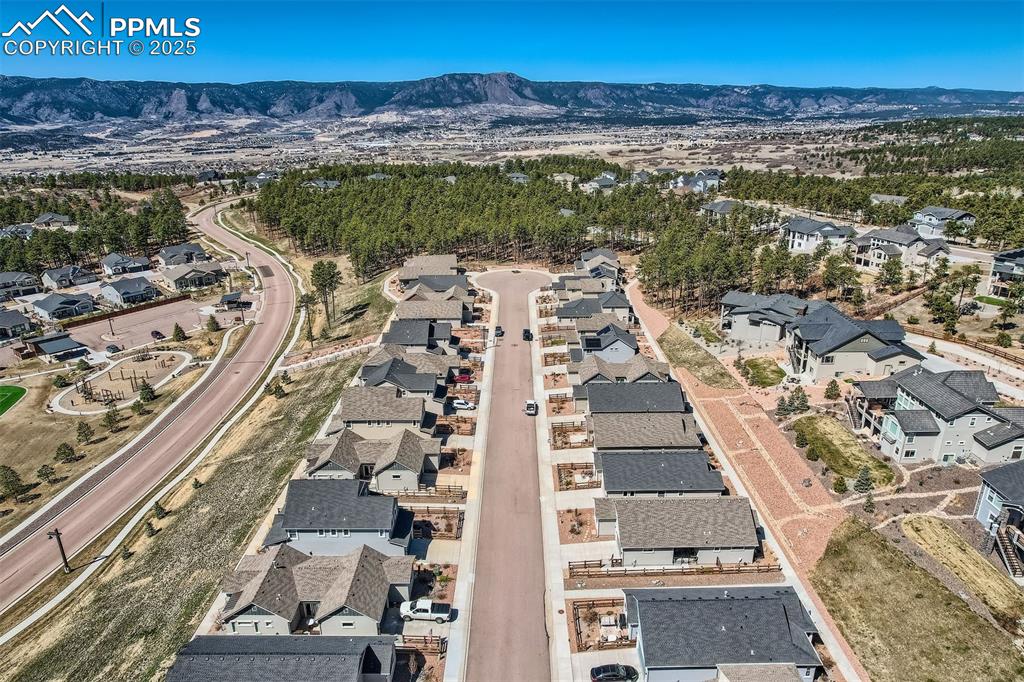 Image 38 of 46: Short distance to park and trails