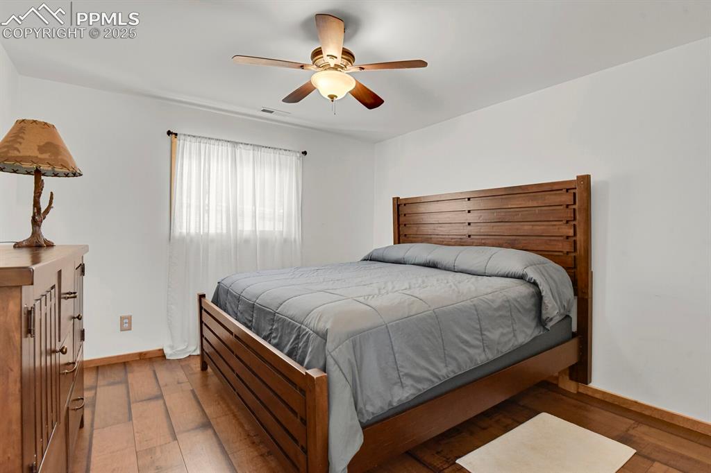 Image 11 of 29: Bedroom