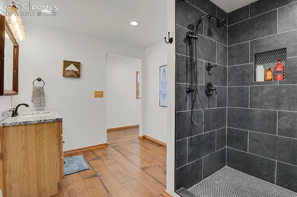 Image 14 of 29: Bathroom