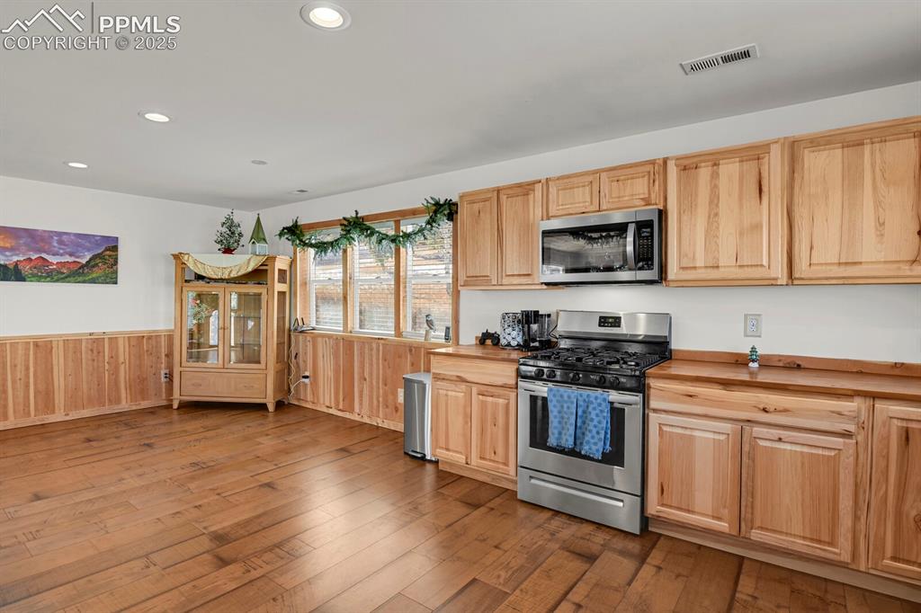 Image 6 of 29: Kitchen