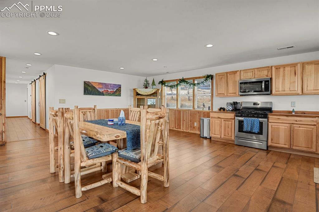 Image 7 of 29: Dining Room