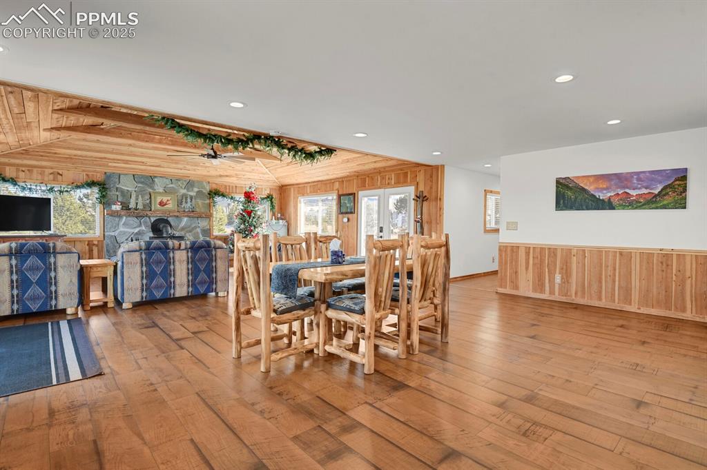 Image 8 of 29: Dining Room