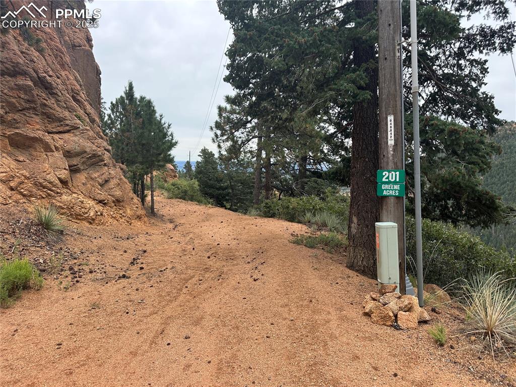 Image 9 of 23: Beginning of the driveway