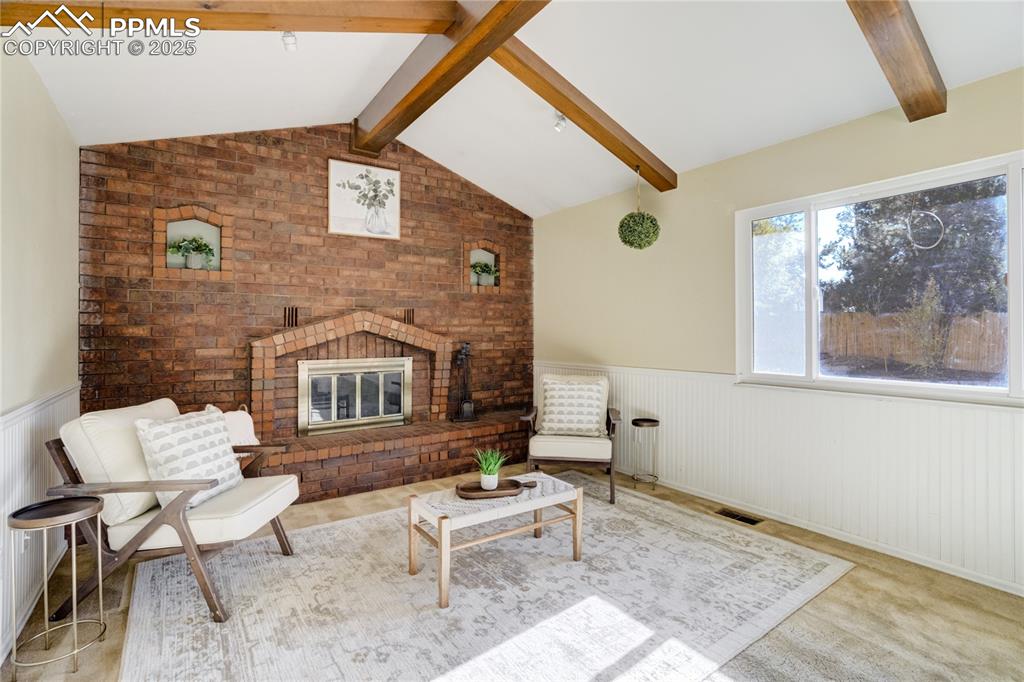 Image 16 of 50: Sitting Room