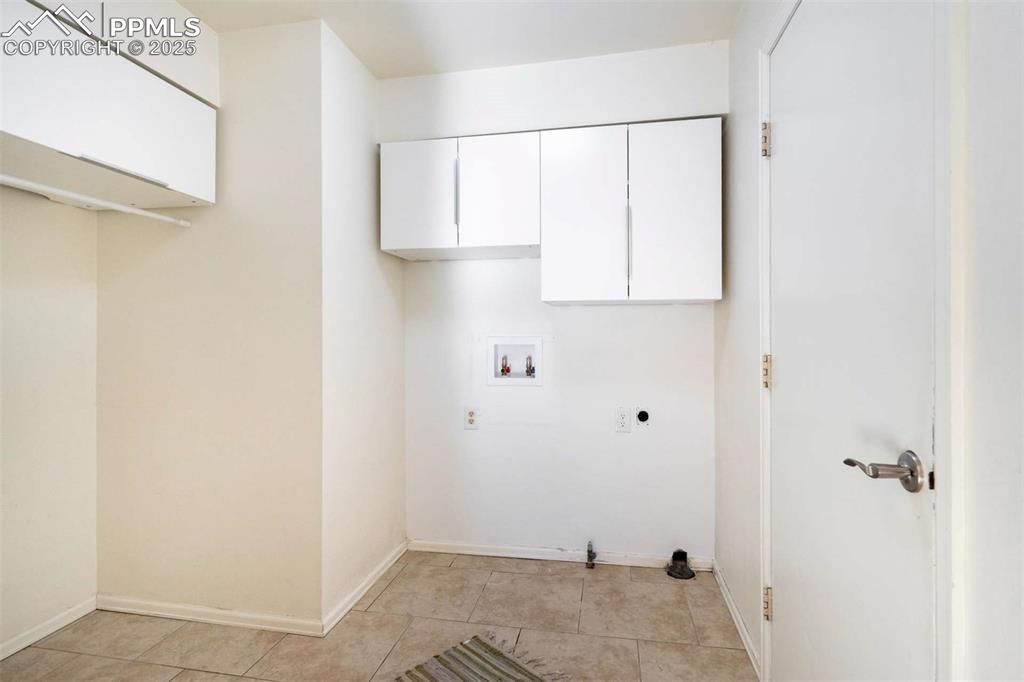 Image 22 of 50: Main Level Laundry